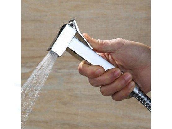 toilet handdouche geïnstalleerd