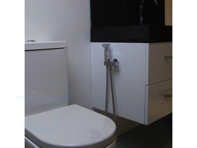 Design Squared Chrome Wandhouder / Stopkraan geinstalleerd
